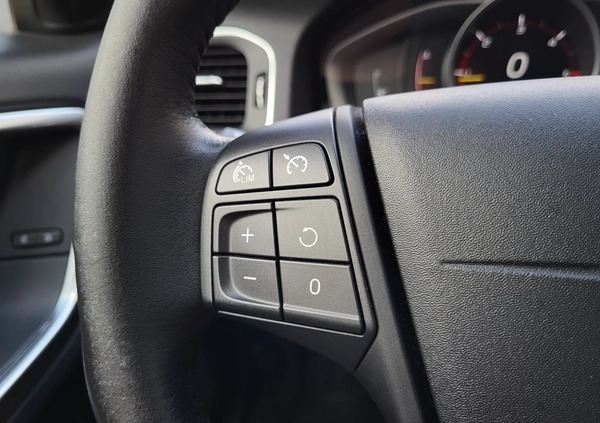 Volvo V60 cena 49400 przebieg: 226000, rok produkcji 2016 z Stąporków małe 301